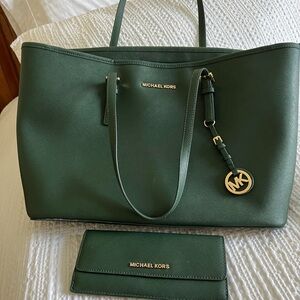 Michael Kors Multipurpose tote and wallet